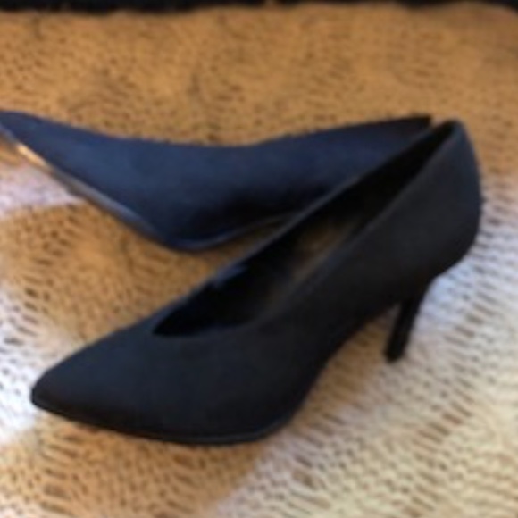 *HOST PICK* H&M Black Suede Pump *NEW* - Picture 2 of 8